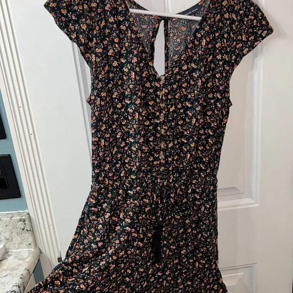 American Eagle Flowery pattern Romper - Picture 2 of 4